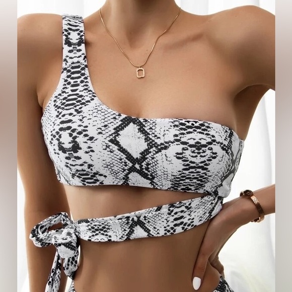 SHEIN Other - SOLD 💥CLEARANCE💥Bikini Top